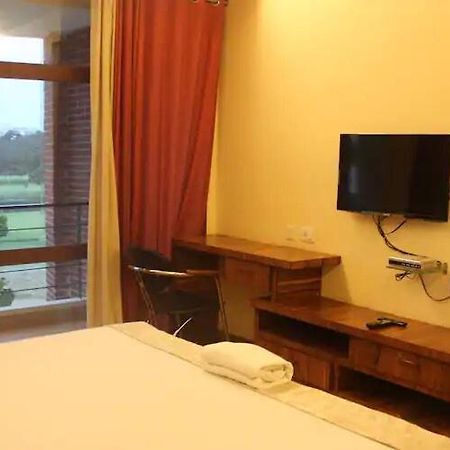 Mak Hotel Бангалор Экстерьер фото